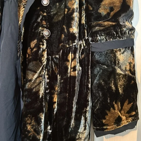 Sale. New free people hazel duster blk motif